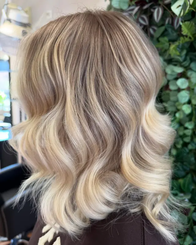 Liebe das Ergebnis 🤍✨#blond #blondhair #blonde #vibrance @schwarzkopfpro.de