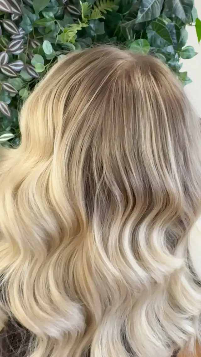 Blondhair ✨🤍schön das du da warst liebes @katzenjule 🤍✨#blond #balayage #blondme #vibrance #schwarzkopfprofessional #reels #reelsinstagram #instagram #viral #viralvideos#viralvideos #highlights